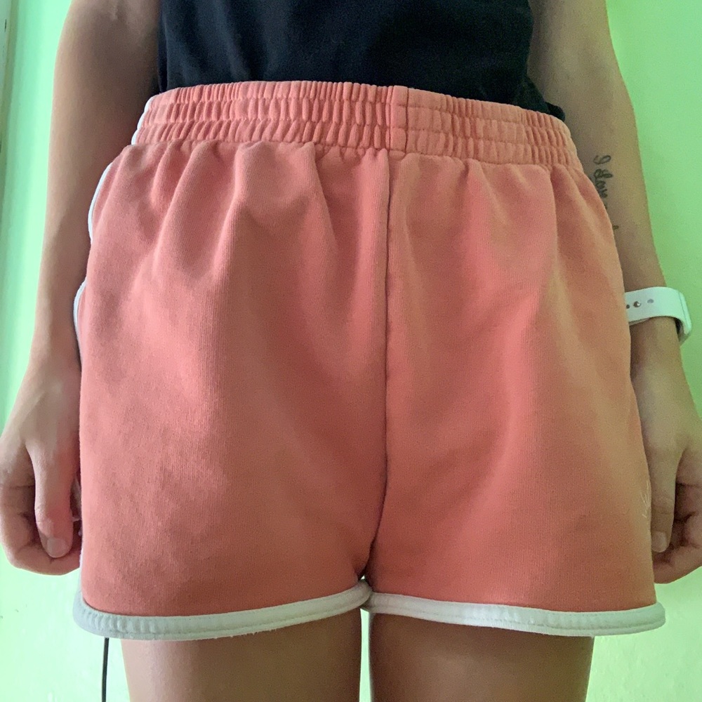 From offline, size medium in woman’s, pink